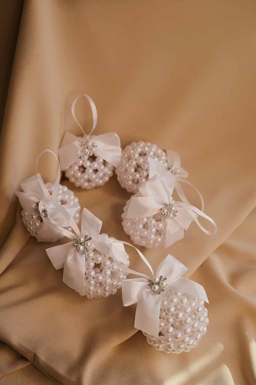 nan – handcrafted pearl ornament with silver details, gift‑ready by Rivolini.