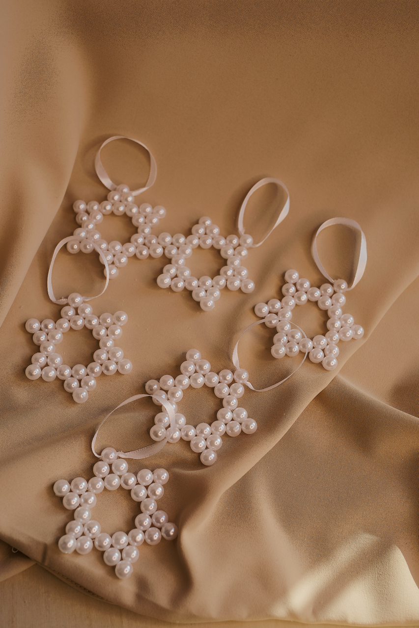 Star Whisper – handcrafted pearl ornament with silver details, gift‑ready by Rivolini.