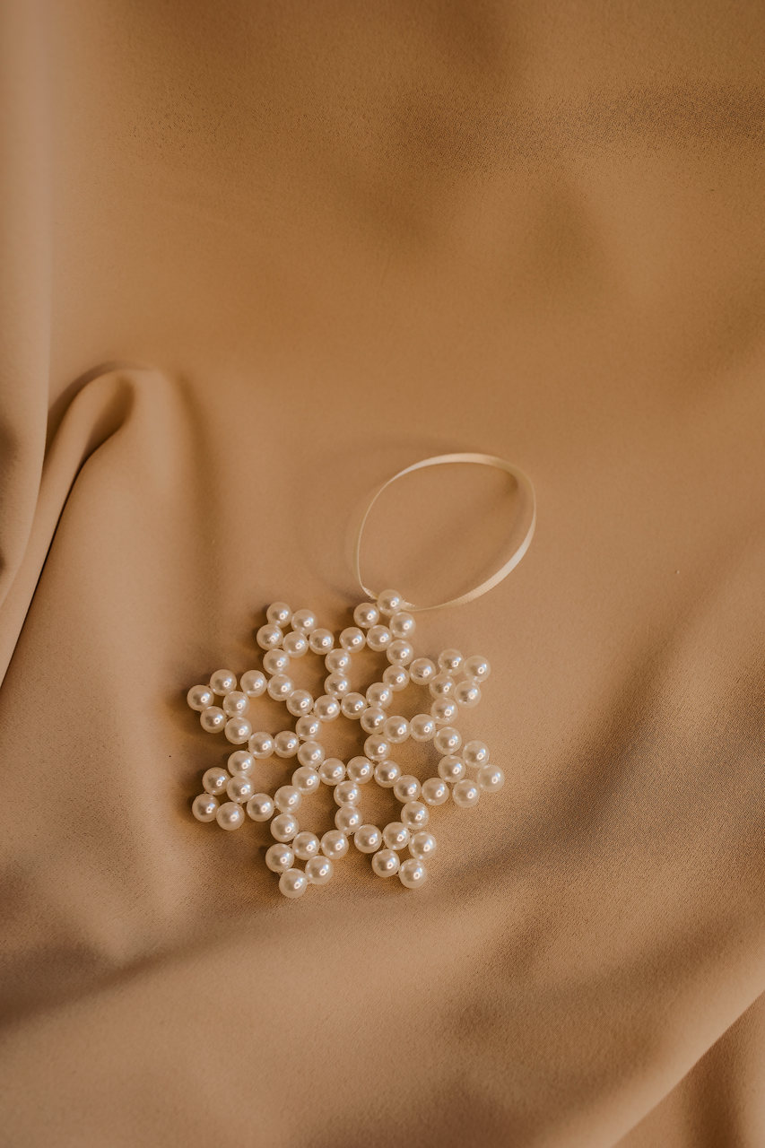 nan – handcrafted pearl ornament with silver details, gift‑ready by Rivolini.