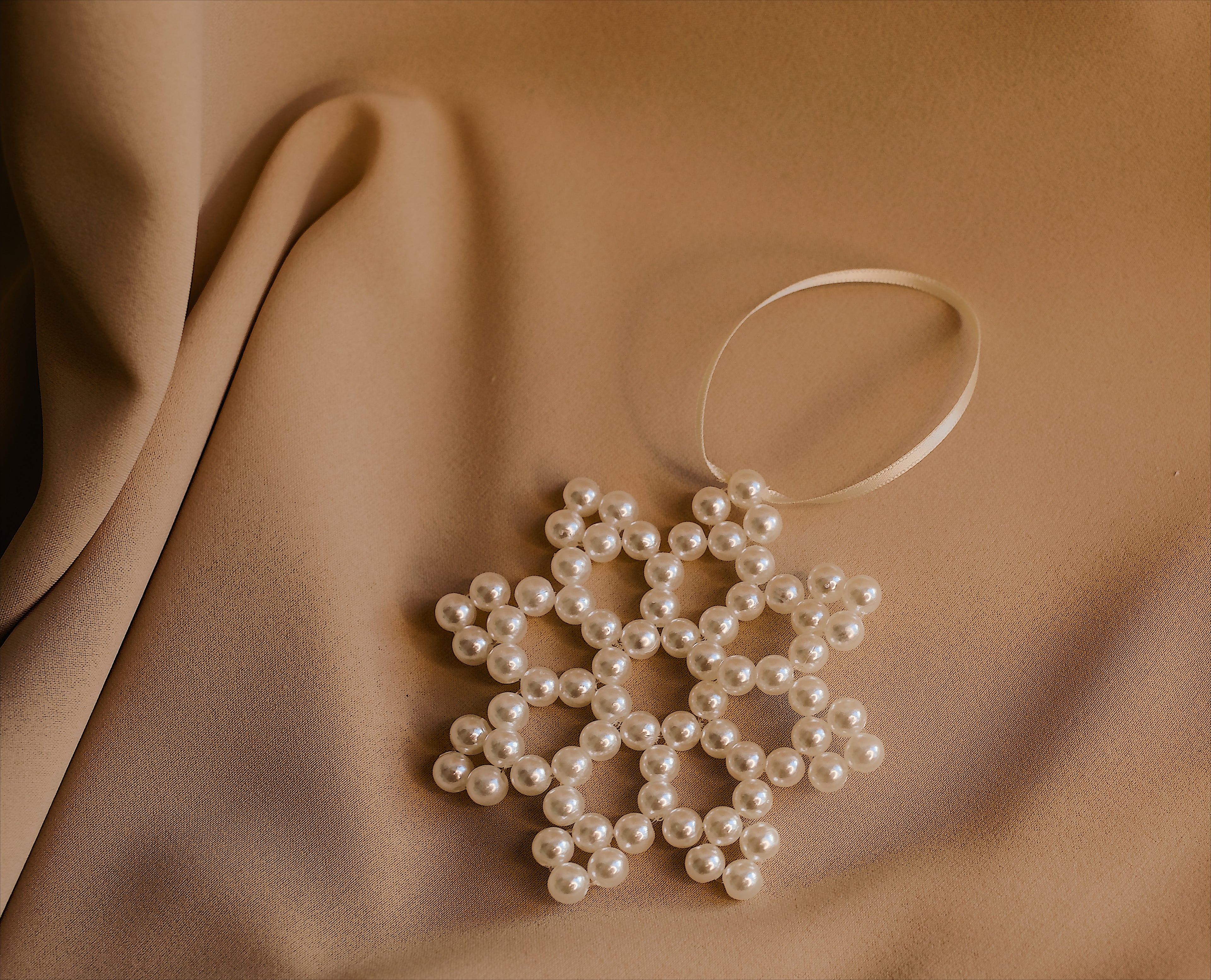 nan – handcrafted pearl ornament with silver details, gift‑ready by Rivolini.